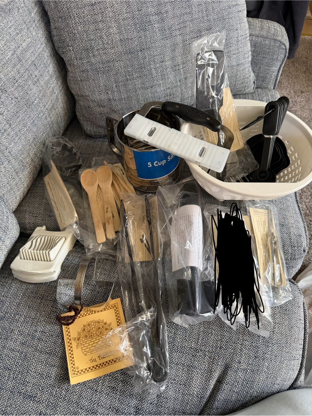 Pampered Chef Black, White and Natural Wood Kitchen Tool Set